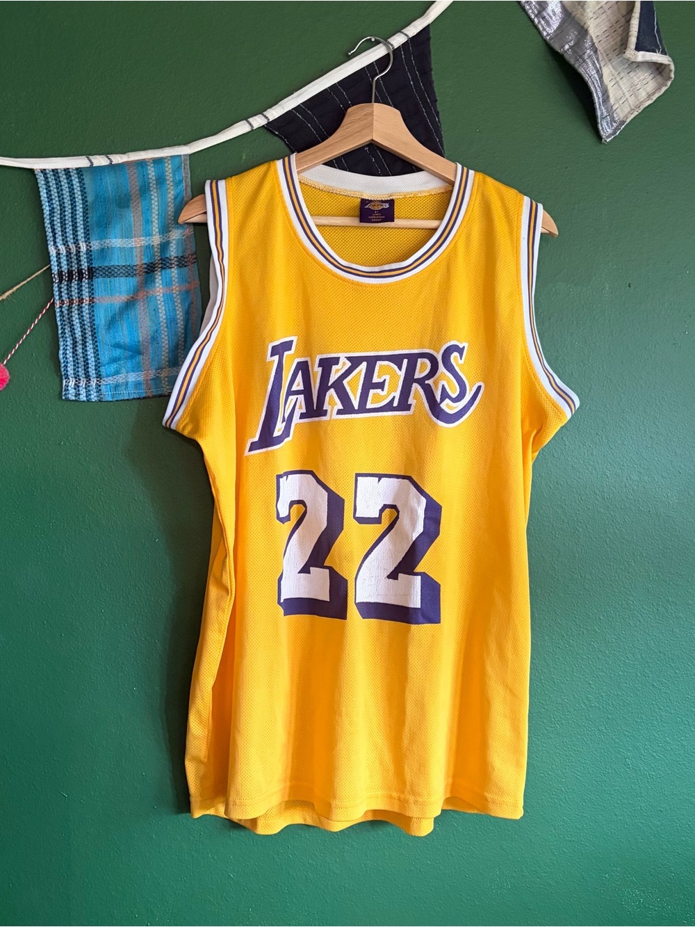 Los Angeles Lakers Elgin Baylor #22 Gold Jersey size XL